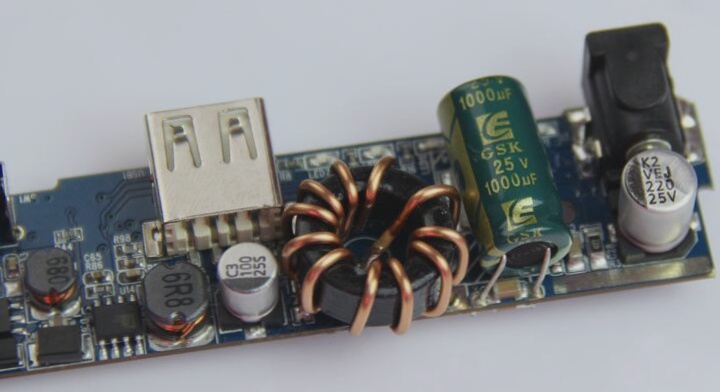 Arrangement of traces and components on the printed circuit board